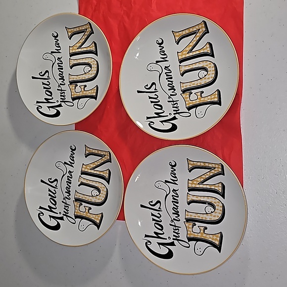 222 Fifth Ghouls just wanna have fun 4 Halloween Party plates VGUC - Picture 2 of 12